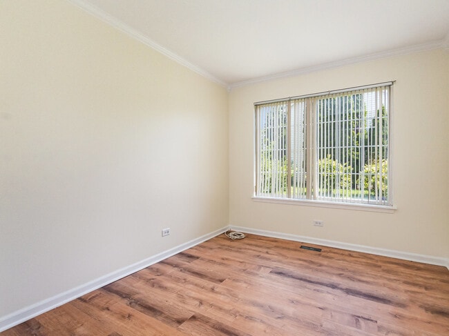 11 Lindsey Ct E