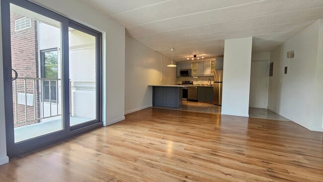 Living room with a balcony - 147 Turner Rd Unit 92