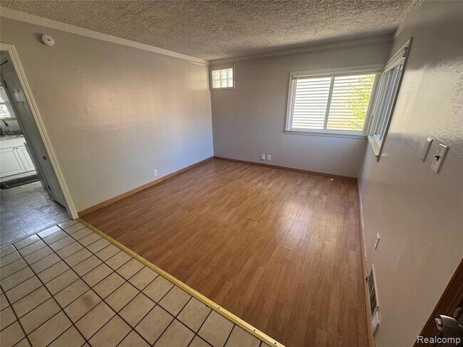 Photo - 949 W Farnum Ave