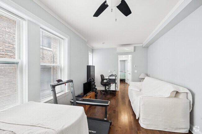 1BR, 1BA - 415SF - Living Room