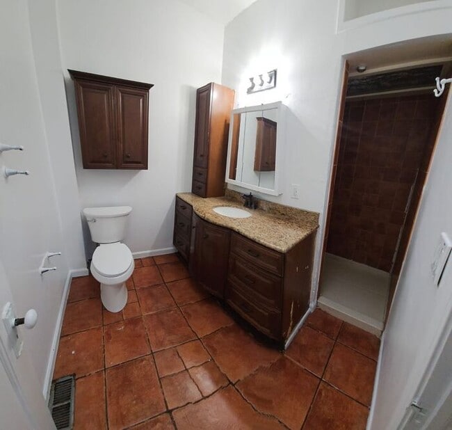 Photo - For Rent 2 Bed 1 bath, Plus basement, Duplex Home for rent
