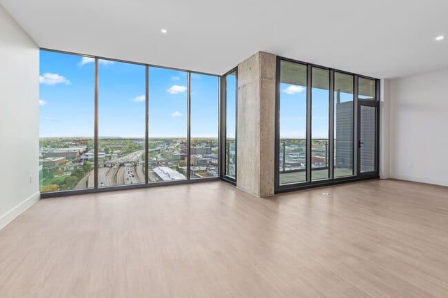 Photo - The Studio Park Tower