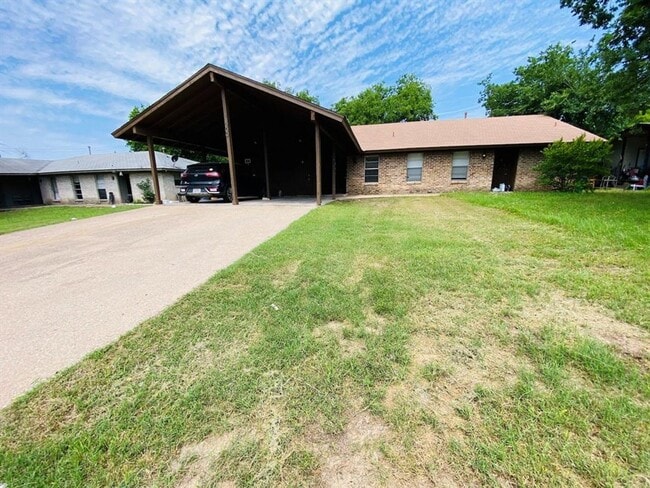 Building Photo - 11200 Renel Dr Unit 11200A Renel