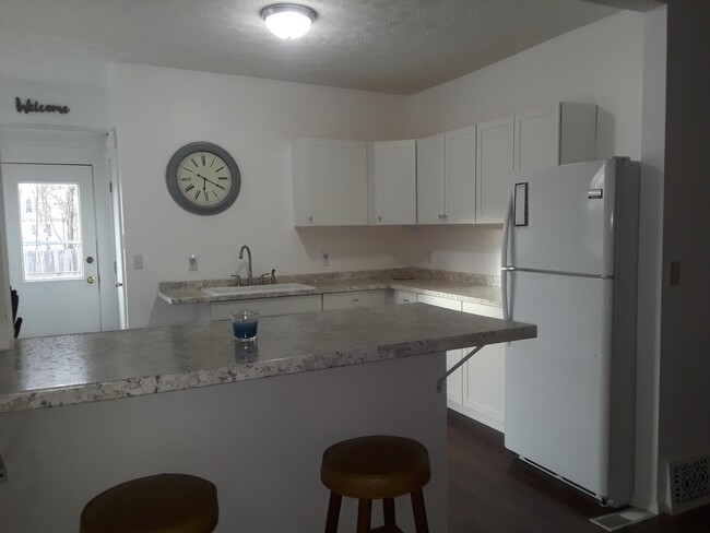 Building Photo - 628 E 6th St Unit 1 Rental