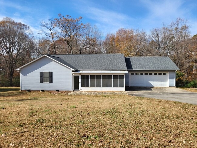 Building Photo - 3 bedroom home in Lincolnton