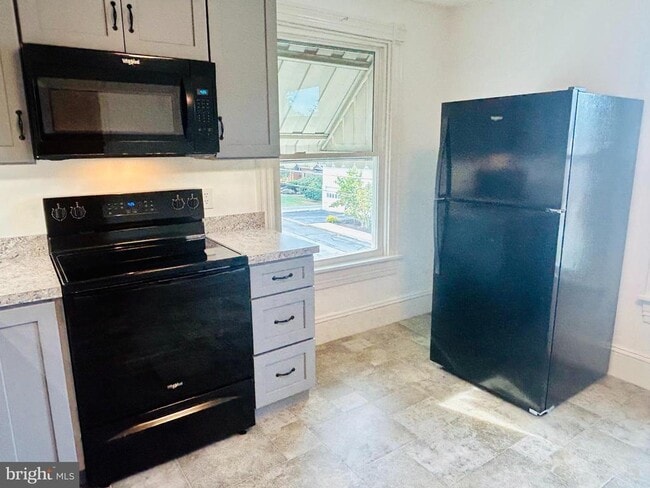 Photo - 228 N Barbara St