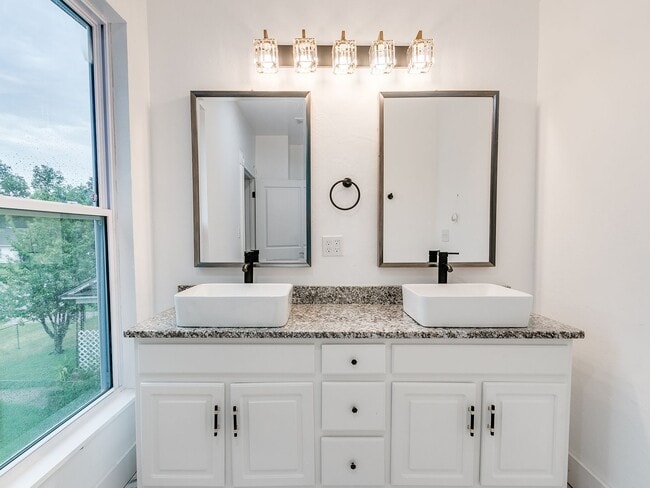 Photo - Beautiful 4 bedroom home in Guthrie - Move in Deposit-Free! (If Qualified)