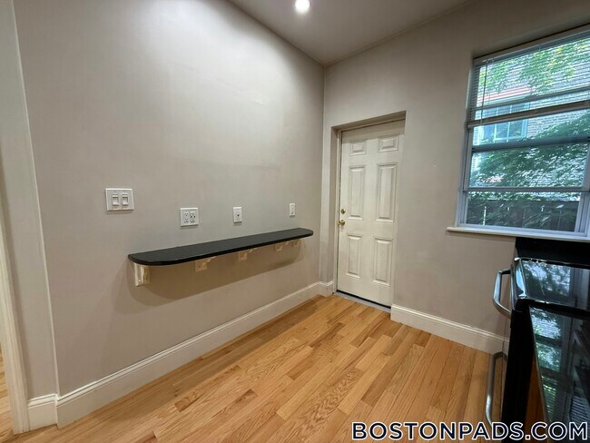 51 Joy St Unit 1R