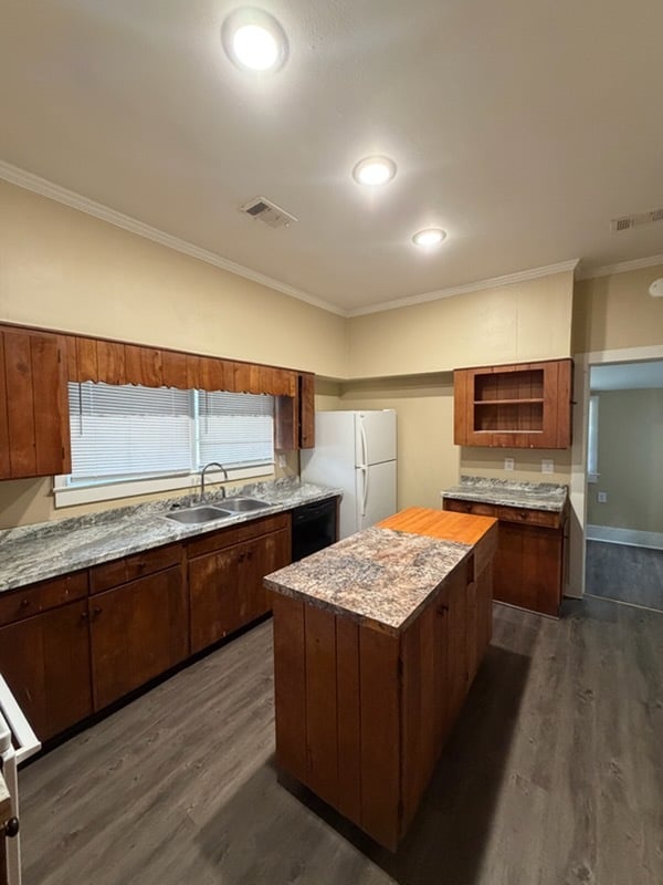 Photo - 202 Burke St