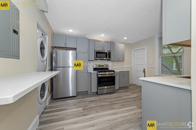 Building Photo - 47 Brackett St Unit #2 Rental