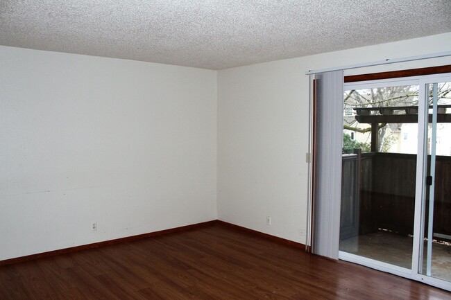 Photo - 1BD/1BA Apartment in Awesome Small Complex... Unit 219