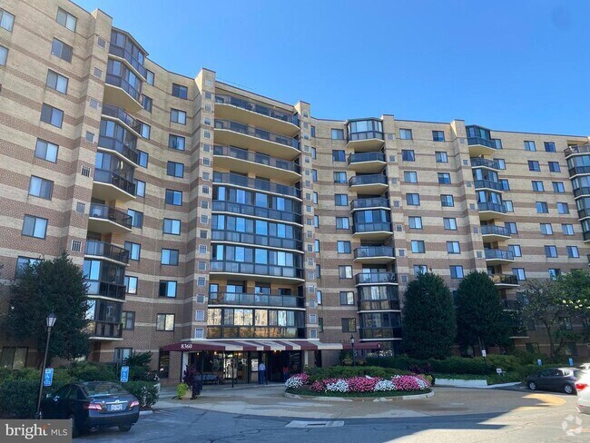 Building Photo - 8360 Greensboro Dr Unit 117 Rental