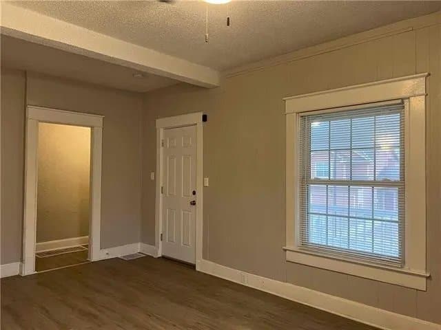 Photo - 242 N Valley St