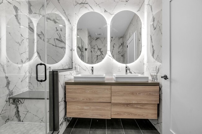 Building Photo - 7101 River Rd Unit 202B