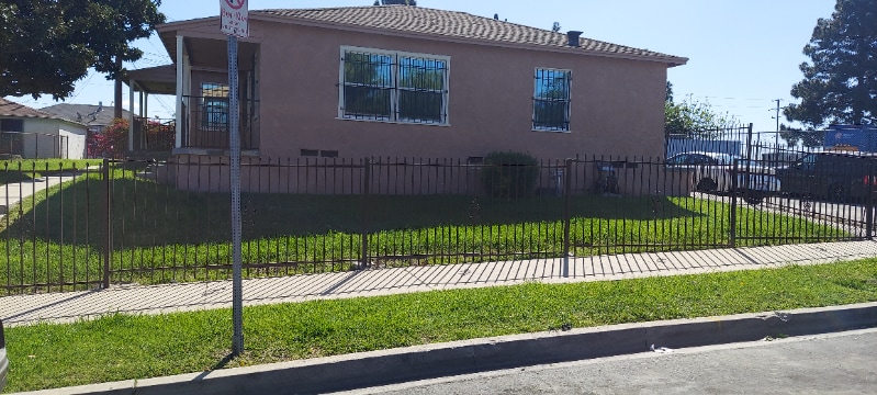 Photo - 9520 S Manhattan Pl Unidad 1