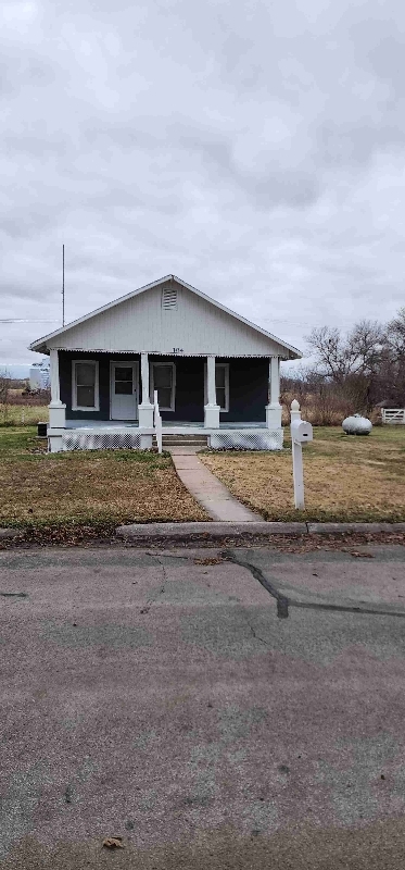 Photo - 104 W Elm St House