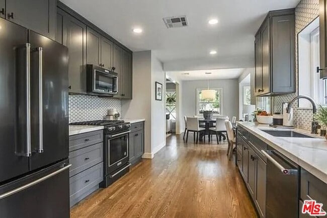 Photo - 5501 Morella Ave