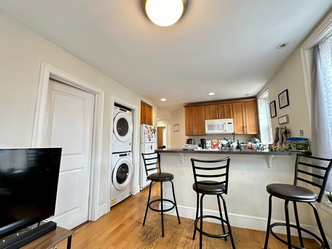 Building Photo - 836 Huntington Ave Unit 3