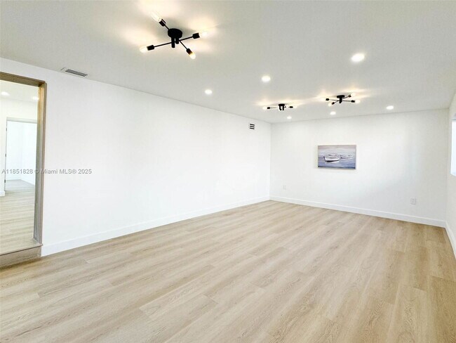 Photo - 1040 NE 143rd St