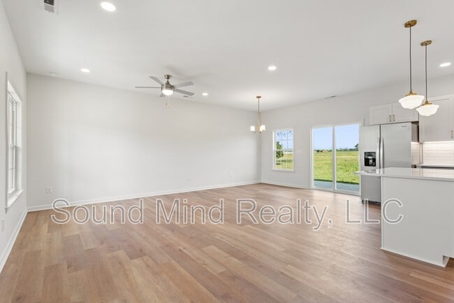 Photo - 204 Landmark Dr