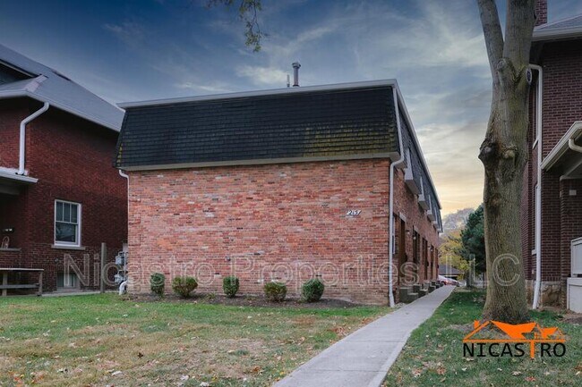 215 E Lane Ave