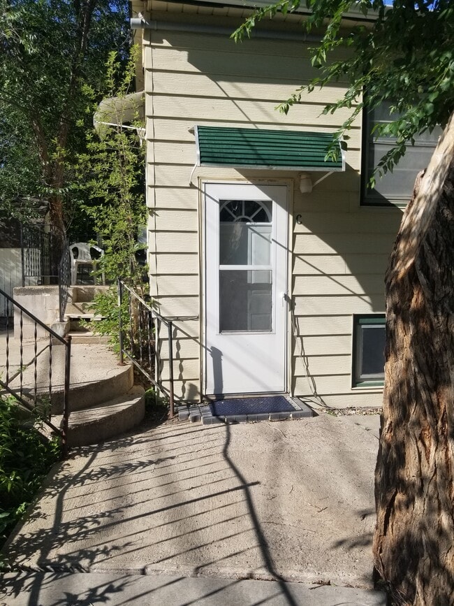 Building Photo - 919 12th St Unit C Rental