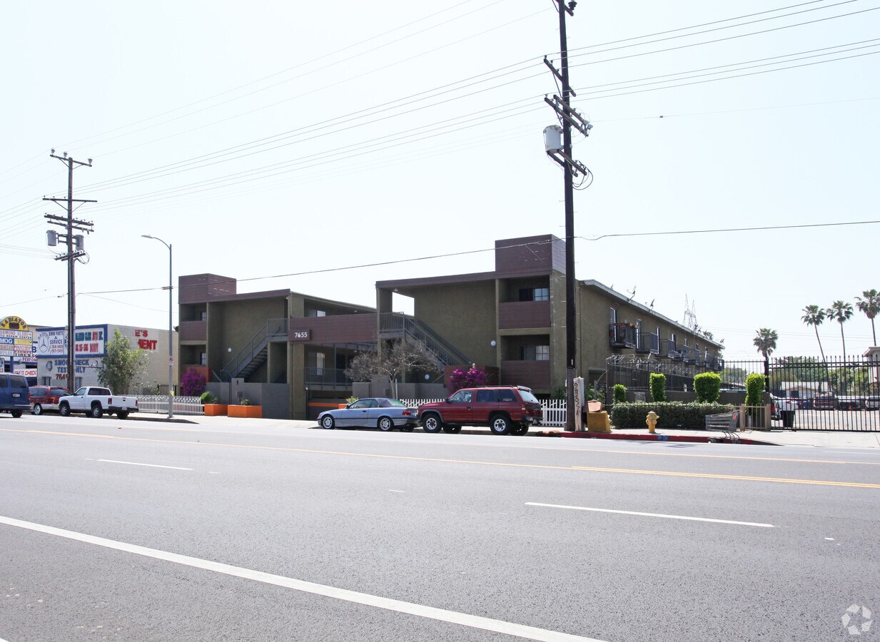 Photo - 7655 Lankershim Blvd