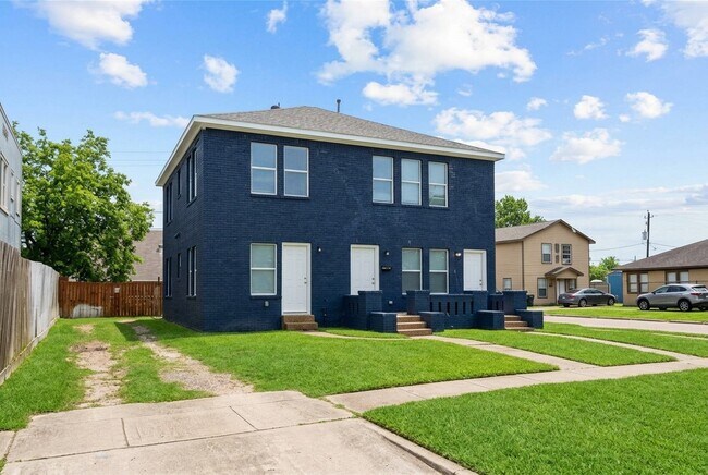 Building Photo - 122 Pineview Dr Unit A