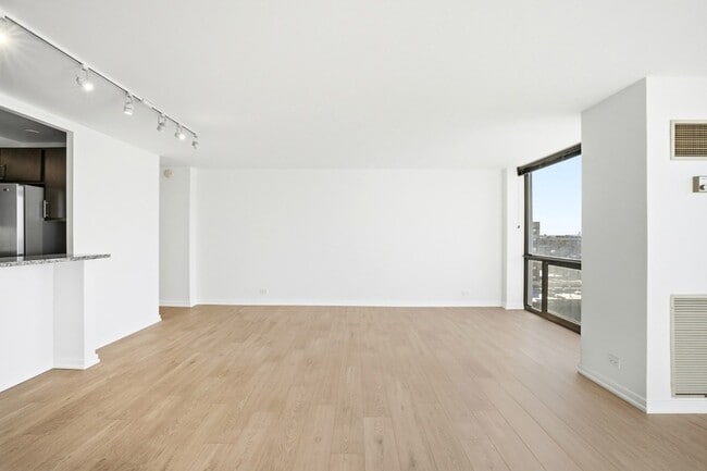 Photo - 4343 N Clarendon Ave