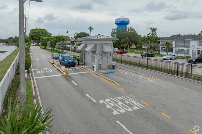 4006 Oakridge a - Oakridge Condominiums