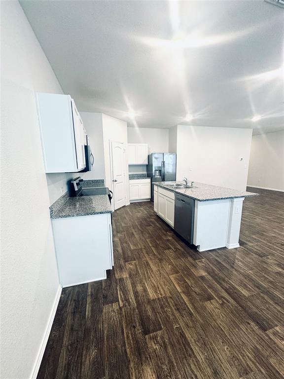 Photo - 13000 Roving Pass