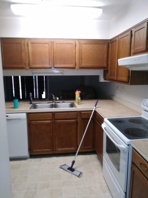 Kitchen - 2 Viking Dr NW