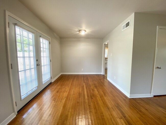 Photo - 4 Bed 2 bath with updated bathrooms