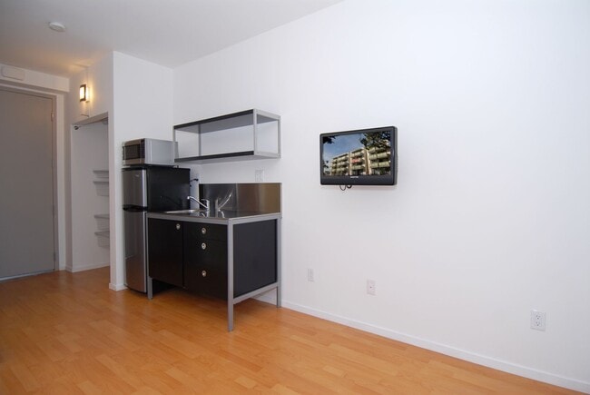 Aqua Courtyard Suites