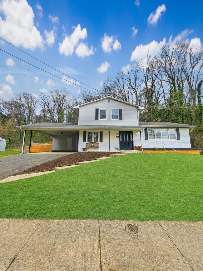 Coming Soon! Stunning Mid-Century Modern 3... - Coming Soon! Stunning Mid-Century Modern 3...