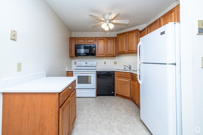 2BR, 2BA - 1,100SF - Kitchen - Bel-Oak Apartments