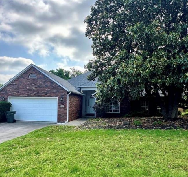 Photo - 1826 N Glenbrook Pl House