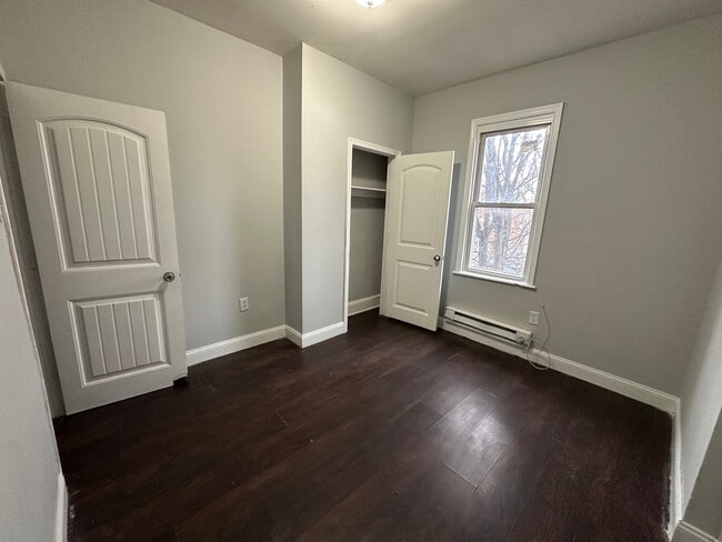 Photo - 1948 E Monmouth St