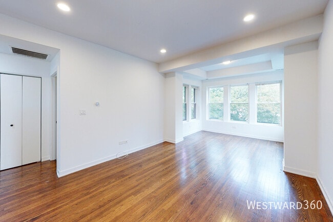 Building Photo - 1339 W Early Ave Unit 1F