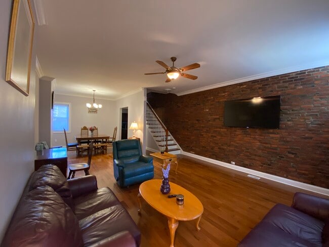 Photo - 907 E Carson St Townhome
