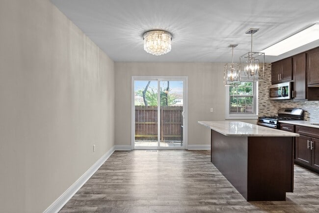 Photo - Courtyard Townhouse Apartments