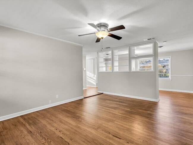 Photo - 3404 Cromart Ave