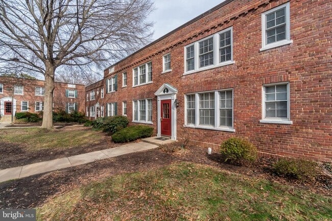 Photo - 1713 N Troy St Unidad 387