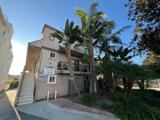 Photo - 3735 S Canfield Ave Unit 2