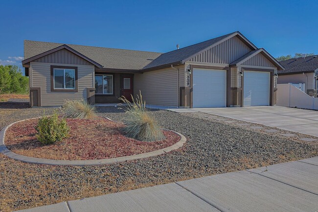 Photo - 709 E Ave K