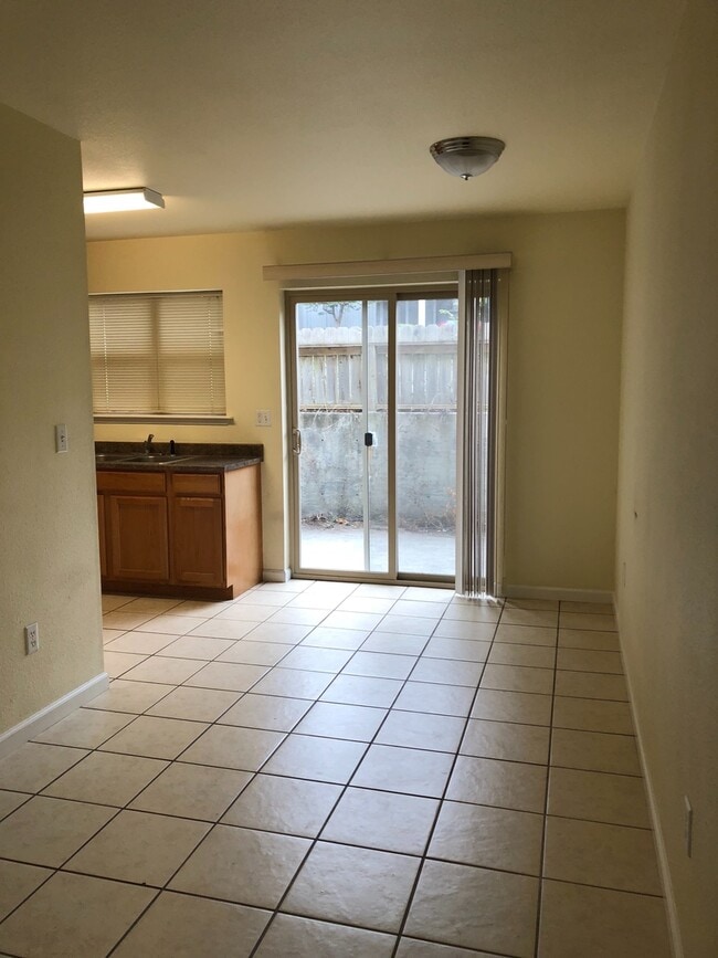 Photo - Mack Rd Unidad D