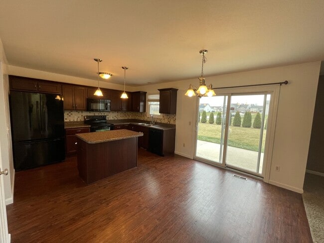 Photo - 2727 Stonecrop Road