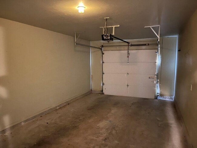 Building Photo - 2 bed Senior Living with All appliances an... Rental