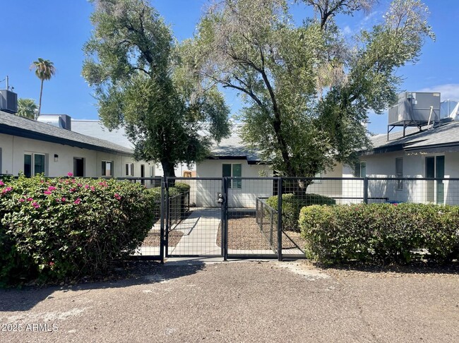 Building Photo - 2402 N 24th St Unit 1 Rental