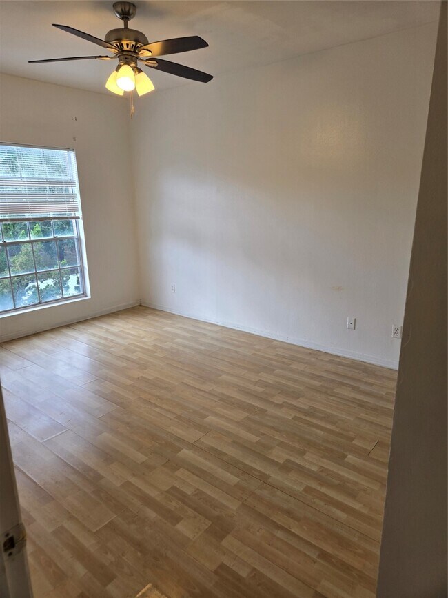 Photo - 6500 Harbor Town Dr